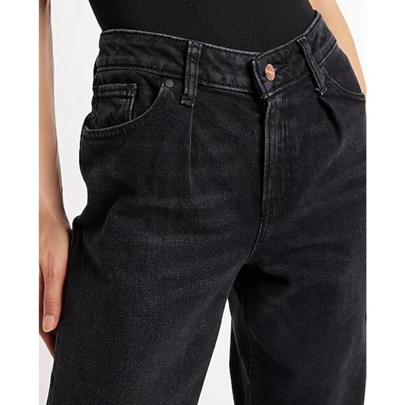 Express Woman Mid Rise Washed Black Pleated Baggy Tapered Jeans, Size 8L - Picture 2 of 12